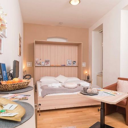דירות וינה Tiny Hideaway מראה חיצוני תמונה